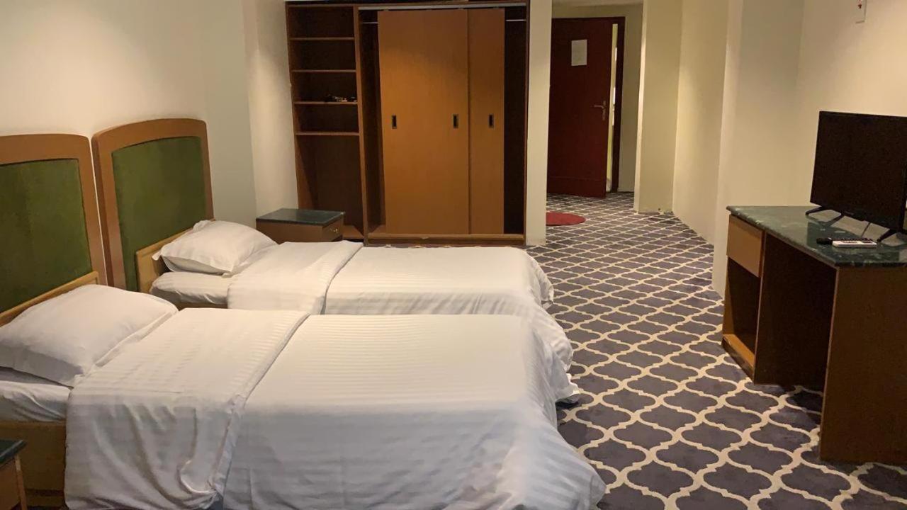 Al Aziziyah Hotel&suites Khamis Mushait Bagian luar foto