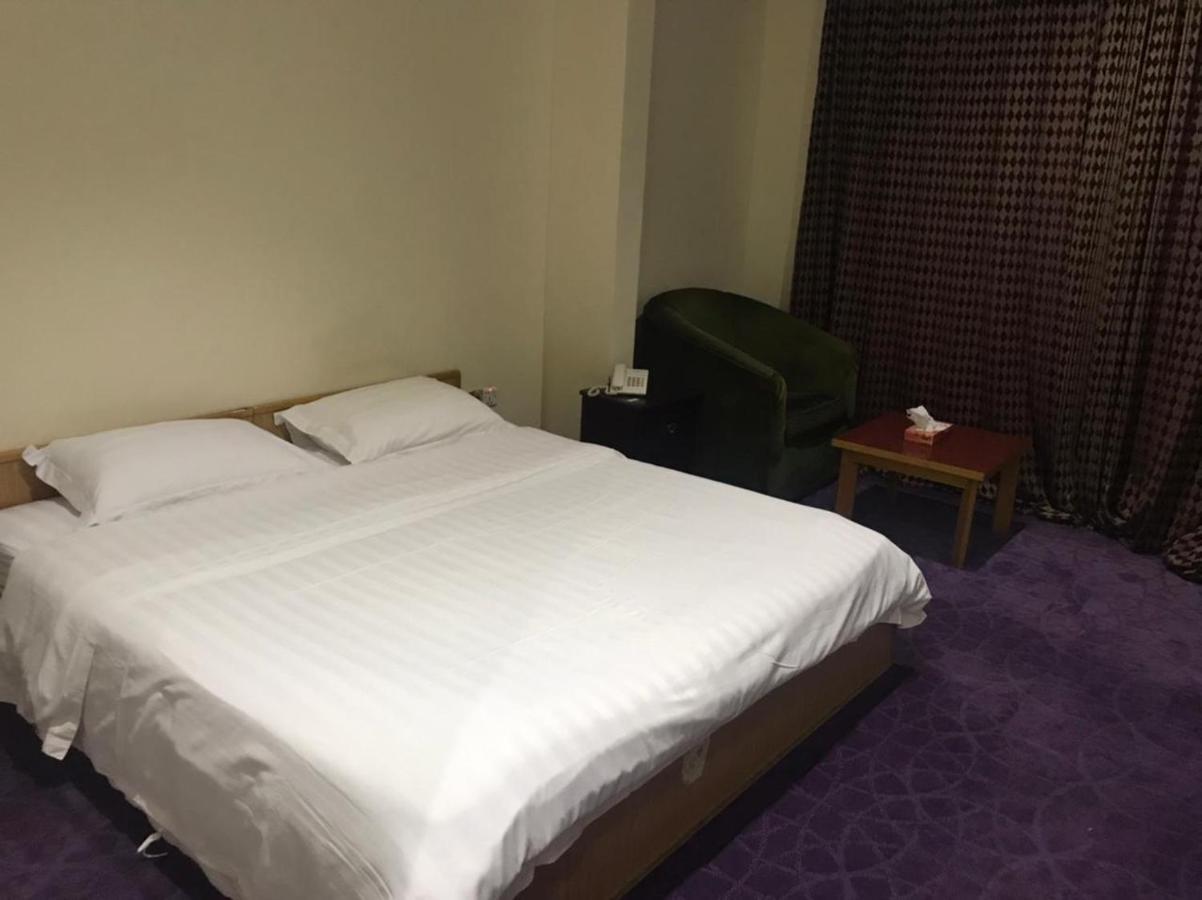 Al Aziziyah Hotel&suites Khamis Mushait Bagian luar foto