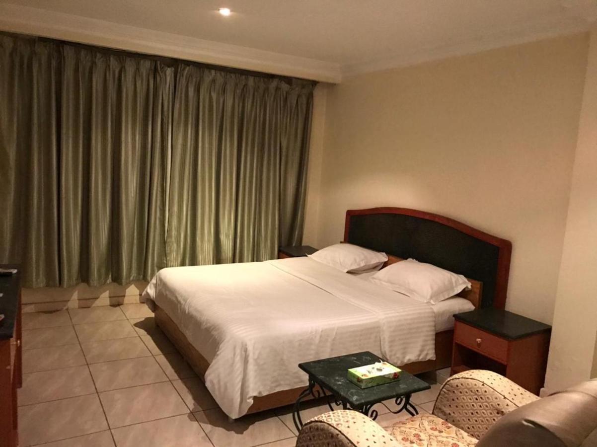 Al Aziziyah Hotel&suites Khamis Mushait Bagian luar foto