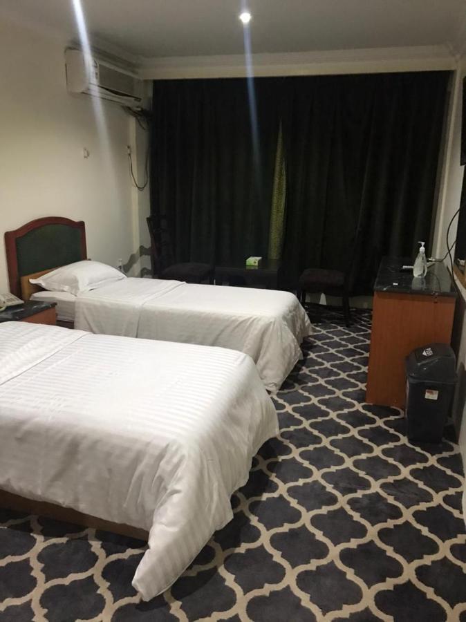 Al Aziziyah Hotel&suites Khamis Mushait Bagian luar foto