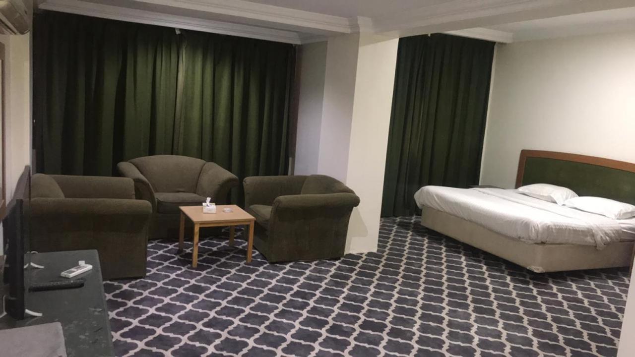 Al Aziziyah Hotel&suites Khamis Mushait Bagian luar foto