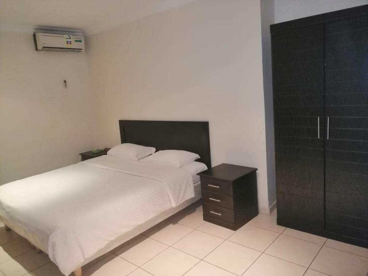 Al Aziziyah Hotel&suites Khamis Mushait Bagian luar foto