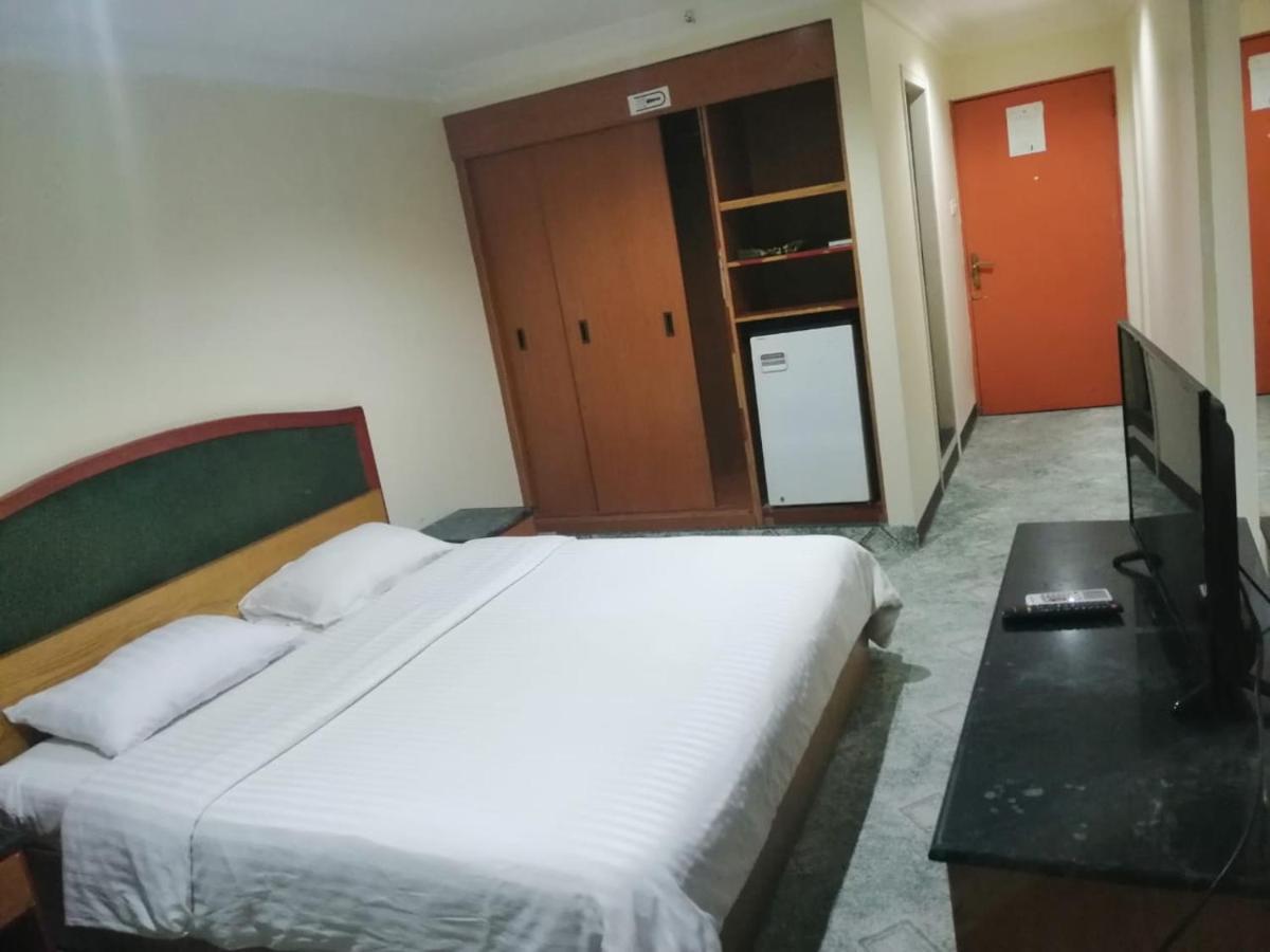 Al Aziziyah Hotel&suites Khamis Mushait Bagian luar foto