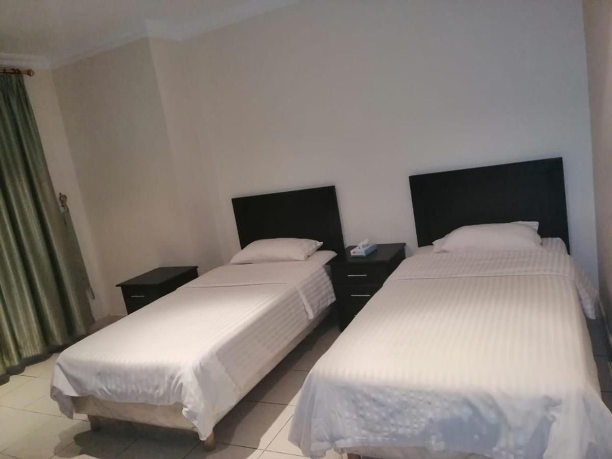 Al Aziziyah Hotel&suites Khamis Mushait Bagian luar foto