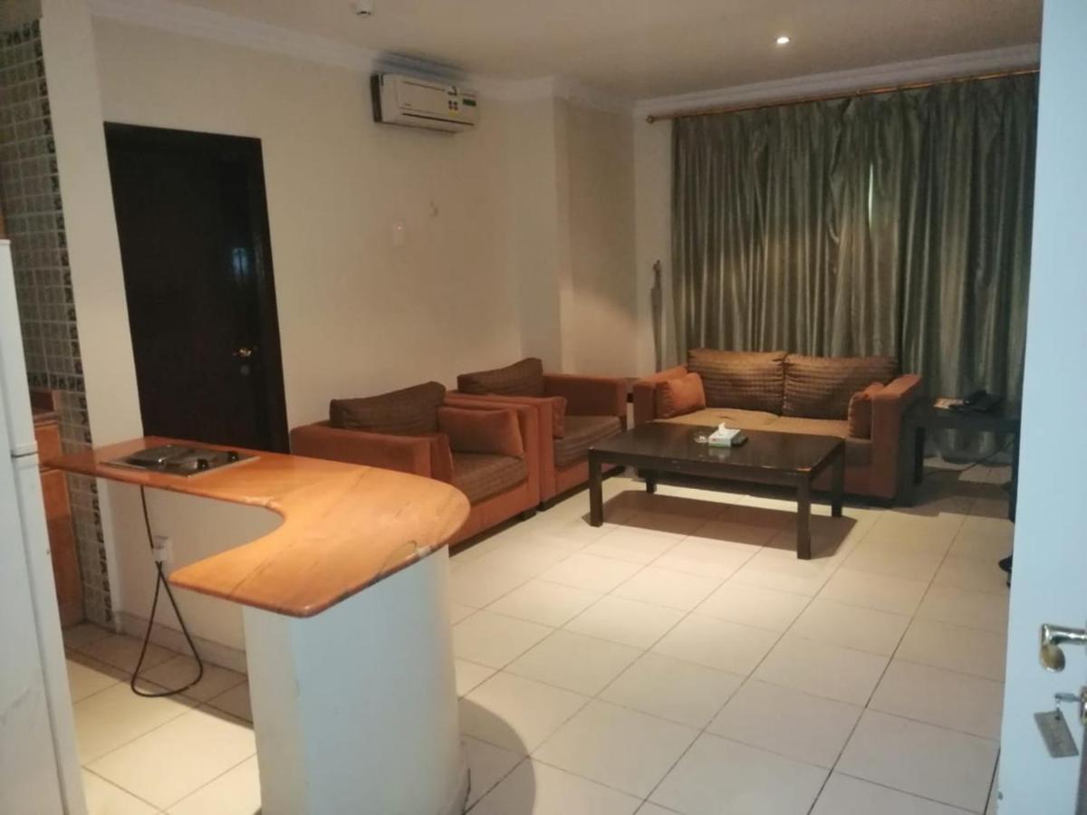 Al Aziziyah Hotel&suites Khamis Mushait Bagian luar foto