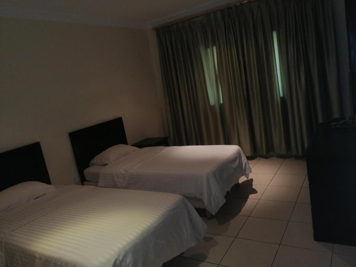 Al Aziziyah Hotel&suites Khamis Mushait Bagian luar foto
