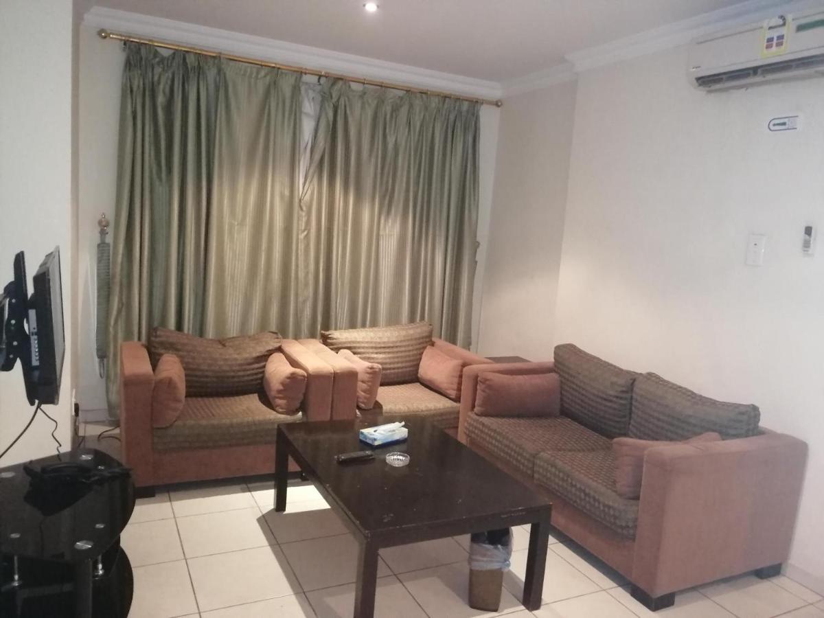 Al Aziziyah Hotel&suites Khamis Mushait Bagian luar foto