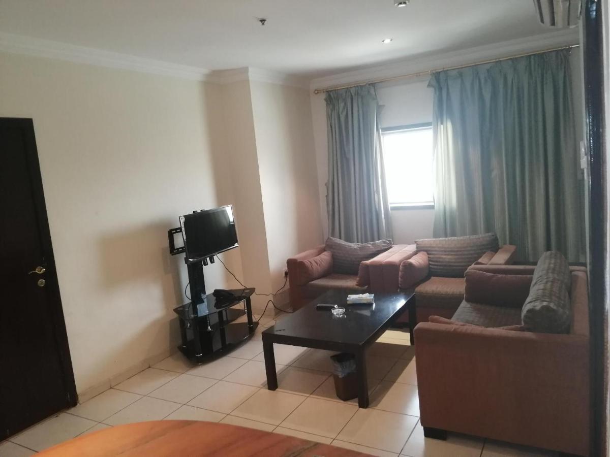Al Aziziyah Hotel&suites Khamis Mushait Bagian luar foto