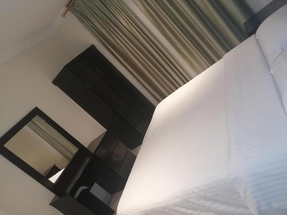 Al Aziziyah Hotel&suites Khamis Mushait Bagian luar foto