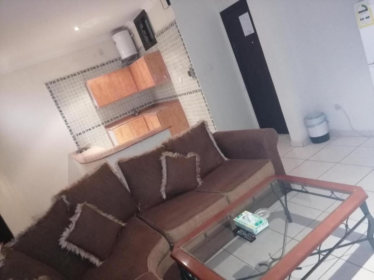 Al Aziziyah Hotel&suites Khamis Mushait Bagian luar foto