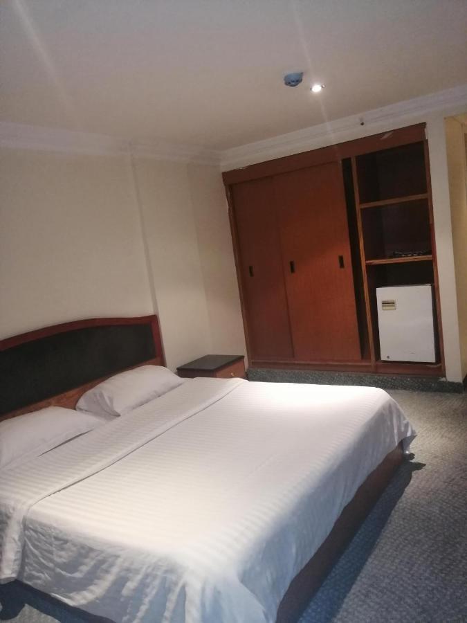 Al Aziziyah Hotel&suites Khamis Mushait Bagian luar foto